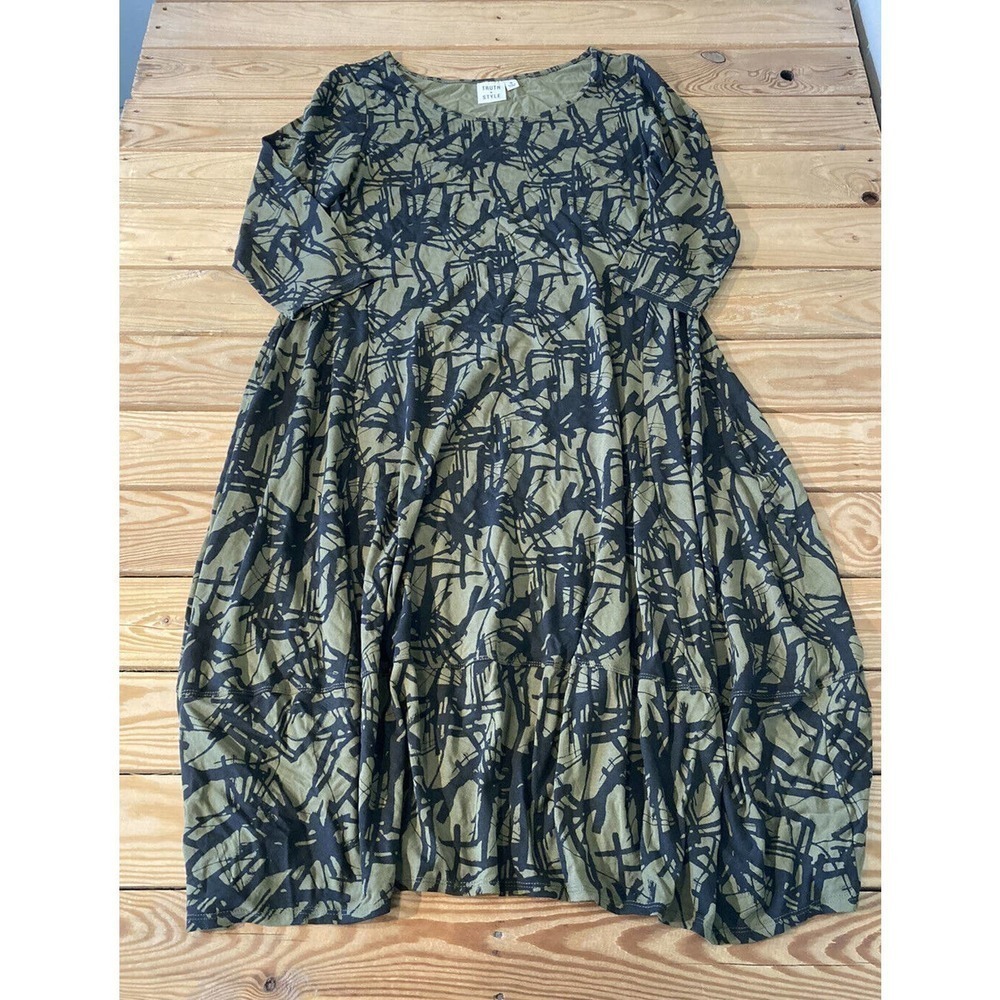 NEW Truth + Style Long Sleeve Dress Size Medium Olive Printed Knit Bubble Hem